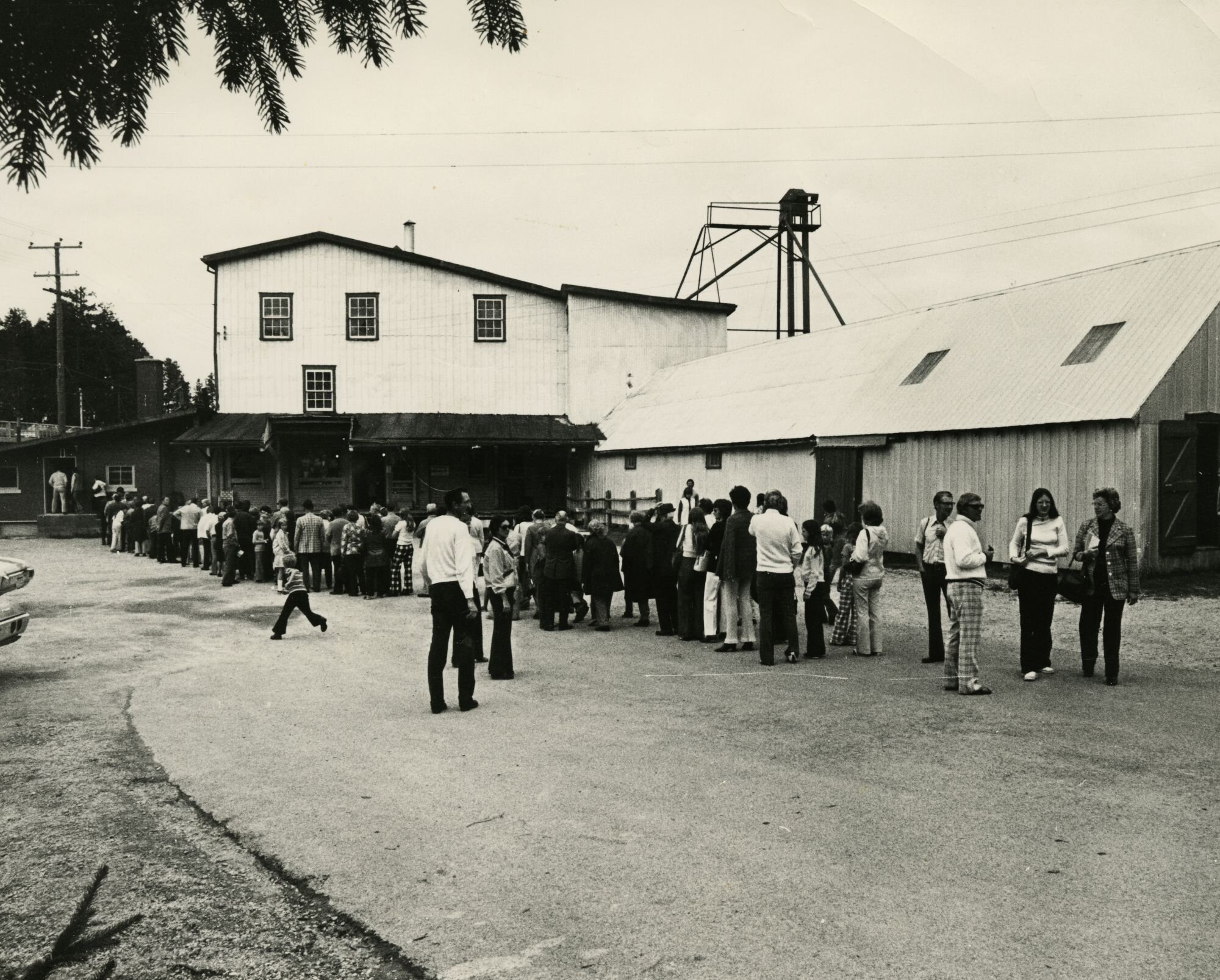 Black-and-white photograph from October 1973, dozens of people lined up outside the Arva Flour Mill